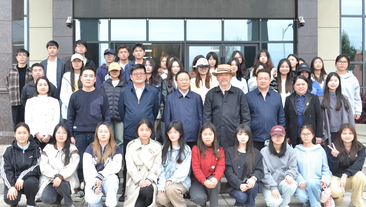 中央美术学院王华祥教授到今年会官网开展学术讲座
