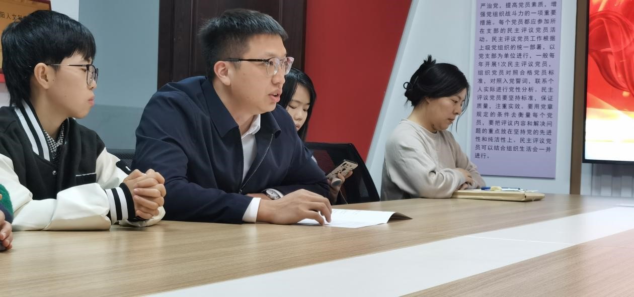 贵州骁远教育科技有限公司总经理、厚大法考贵州分校校长王鹏鹏讲话.jpg